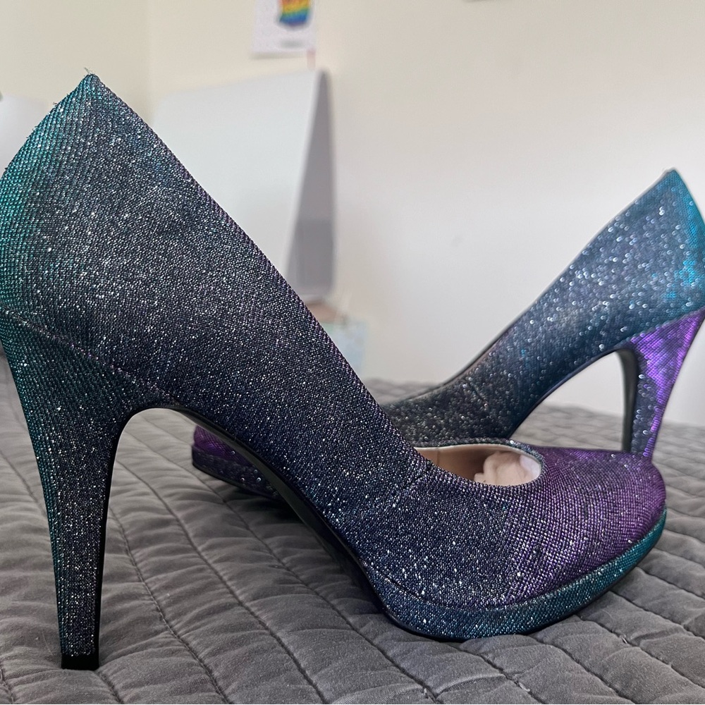 Nine West Glitter Sparkle Chameleon Heels Size 8M